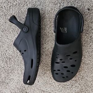 Wannabe crocs